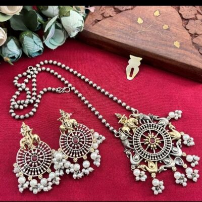 Tanvira Dual Tone Pendant Set With Earrings