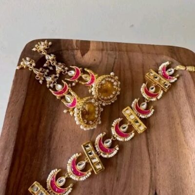 Rajsi Gold Plated Kundan Studded Choker Jewellery Set