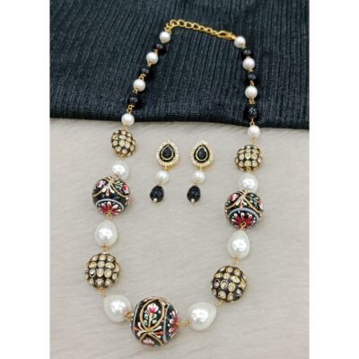 Mevika- Hand-painted Pearl Jewellery Set