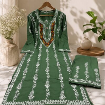 Ruhvi- Floral Thread Work Chikankari Kurta Set