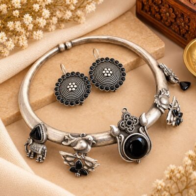 Manika- Traditional Hasli Jewellery Set