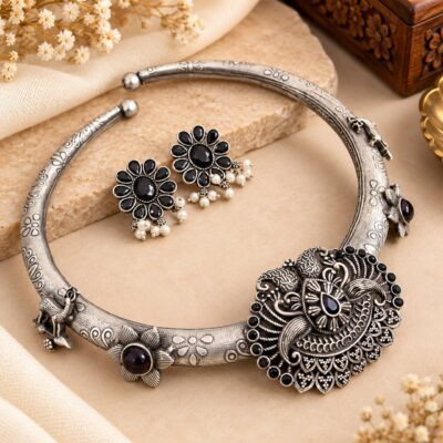 Manika- Traditional Hasli Jewellery Set