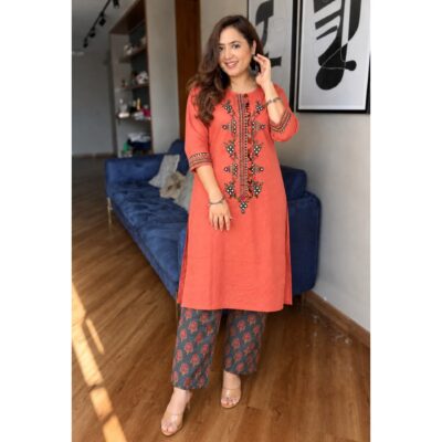 Kiara- Ethnic Embroidered Kurti Set